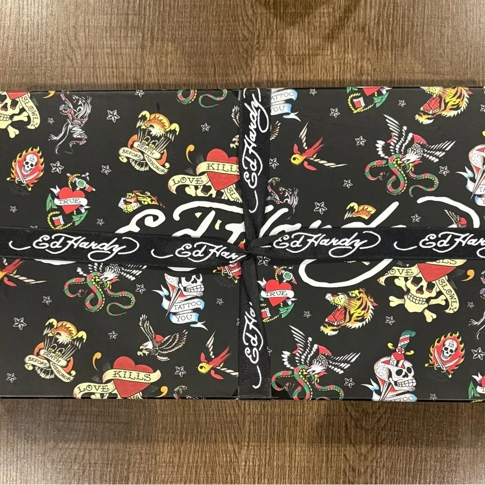Ed Hardy Black Hat and Glove Gift Set